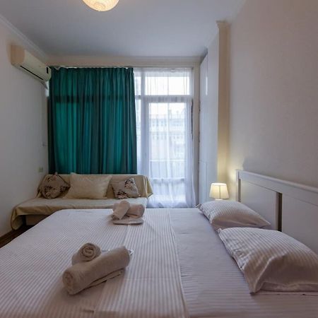 Cozy Studio Apartment In The Heart Of Batum Exterior foto