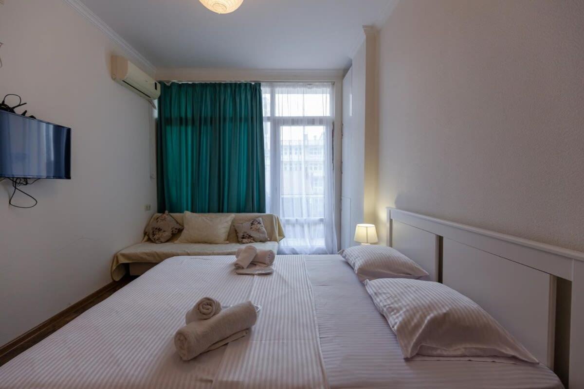 Cozy Studio Apartment In The Heart Of Batum Exterior foto
