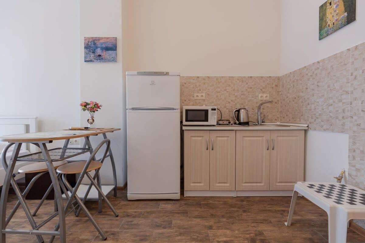 Cozy Studio Apartment In The Heart Of Batum Exterior foto