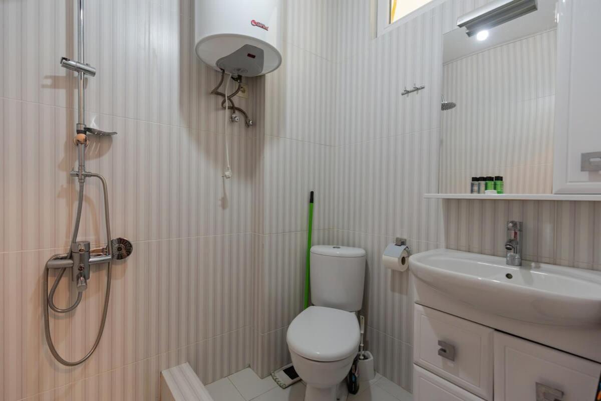 Cozy Studio Apartment In The Heart Of Batum Exterior foto